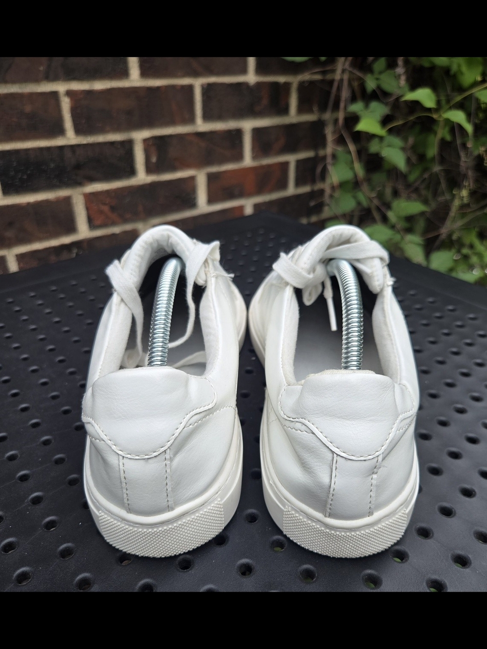 Banana Republic White Vegan Leather Low-Top Court Sneakers Men's 9 - Picture 3 of 8